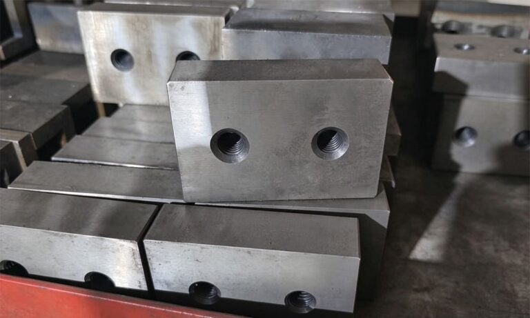 Steel Bar Cutting Machine Knife Material Classification and Their Differences
